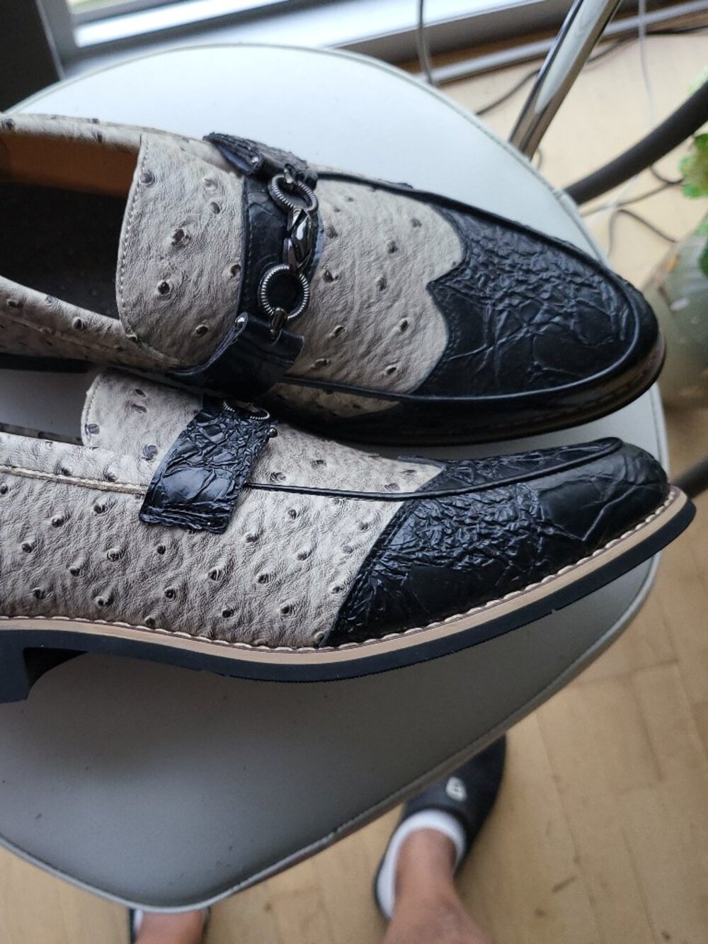 Men’s Unique Ebony and Beige Cream Embossed Ostrich Pattern Loafer Shoes US 11 M